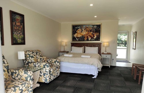 Cambridge Cottage | Peaceful Cottage with Idyllic Sunset Views in Cambridge, Waikato