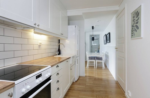 Glomset Apartment | Peaceful countryside apartment near Ålesund. Fjord & Mountain views & garden