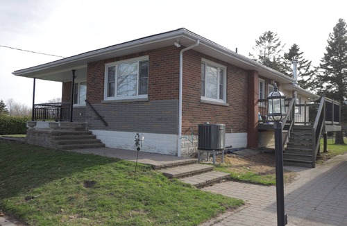 Newcastle House | Peaceful & Cozy 3 Bedroom House In Newcastle, ON