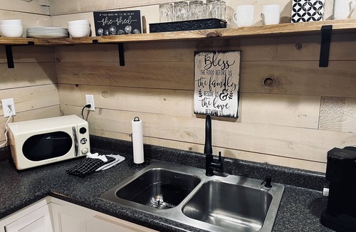 Madison Cabin | Peaceful Cozy Cabin 10 minutes from Historic downtown Madison