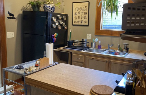 Sellwood-Moreland Apartment | Peaceful+Cozy StudioApt-Steps to Central Sellwood