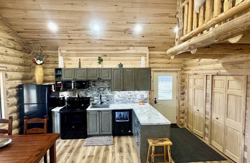 Warroad Cabin | Peaceful custom built log cabin