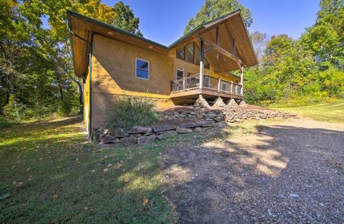 Carbondale House | Peaceful Custom Carbondale Home w/Deck, Near SIU!