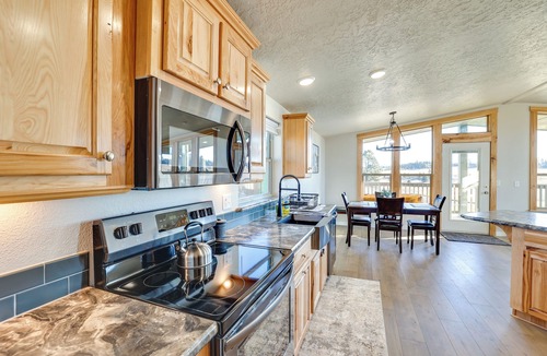 Harvard Cottage | Peaceful Deary Vacation Rental w/Deck & Views!