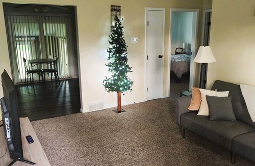 Cortland House | Peaceful Eagle One is nestled in a quaint small town near many attractions