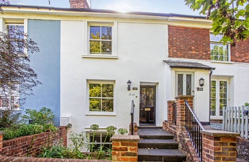 Winchester House | Peaceful elevated residential area - 10 minute walk to city centre