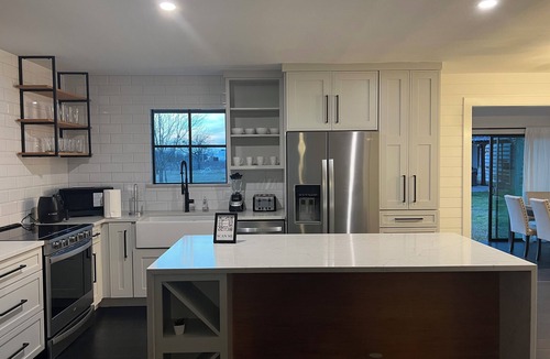 Elgin House | Peaceful Elgin Getaway 2BR Huge Fenced Yard Fast Access to Austin via Hwy 290