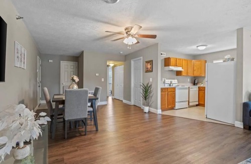 Springfield Apartment | Peaceful Escape in downtown Springfield.