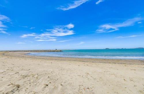 Eureka House | Peaceful Eureka Beach Cottage w/30-Foot Dock