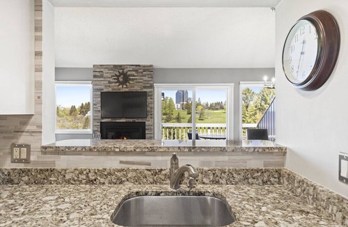 Acme Condo | Peaceful Fairway Stay Close to TC and Equestrian Events