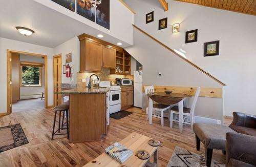 Fall River Estates Condo | Peaceful Fall River Suite Fireplace Close to RMNP