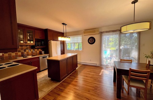 Laprairie House | Peaceful & Family-Friendly Long-Term Stay/3 bedrooms + backyard