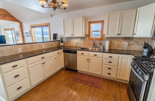Westcliffe House | Peaceful, family friendly 2 BDR w/mountain views