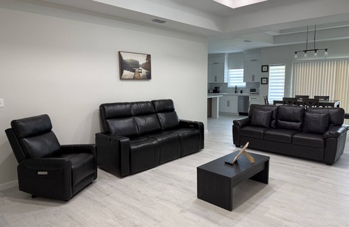 Arroyo City House | Peaceful Family & Pet-Friendly Getaway, Great for Fishing Trips & Group Fun