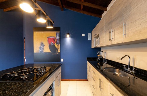 Los Naranjos Apartment | Peaceful Flat in a Prime Location near Tesoro Mall