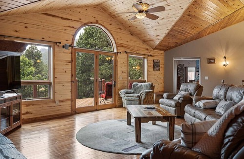 Spearfish House | Peaceful Forest Park Lodge