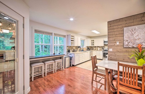 Warnick Cabin | Peaceful Forest Retreat by Mt. Baker Slopes!
