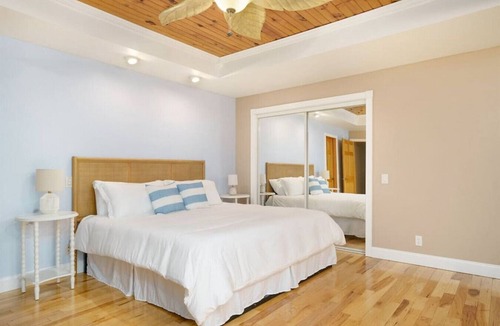 Coloma House | Peaceful Forested 5 Bdrm Near Lake sleeps up to 16