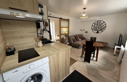 Saint-Georges-sur-Cher Cottage | Peaceful cottage, parking, pets allowed