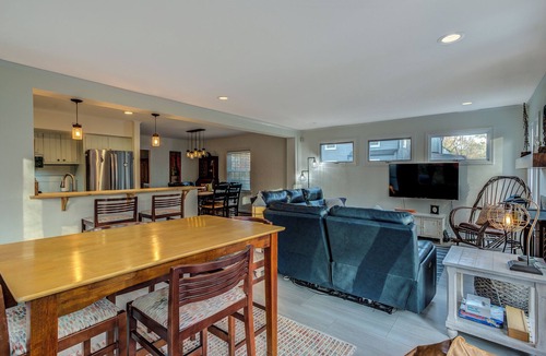Indianapolis House | Peaceful Getaway Scenic Park & River Views in the heart of Broad Ripple Village!