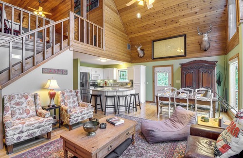 Greers Ferry Cabin | Peaceful Greers Ferry Cabin w/Deck & Lake View!