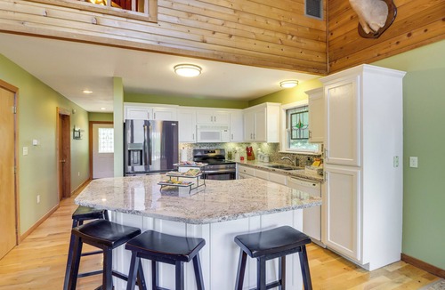 Greers Ferry Cabin | Peaceful Greers Ferry Cabin w/Deck & Lake View!