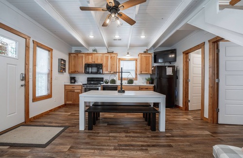 Edgemont Cottage | Peaceful Greers Ferry Getaway Cottage w/Fire Pit