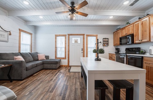 Edgemont Cottage | Peaceful Greers Ferry Getaway Cottage w/Fire Pit