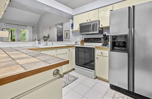 Haile Plantation House | Peaceful Haile Cottage | Trails + Deck + Near UF