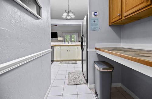 Haile Plantation House | Peaceful Haile Cottage | Trails + Deck + Near UF
