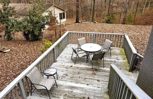 Mount Ida Cabin | Peaceful Hideaway Cabin with Sunroom and Fire Pit near Lake Ouachita, Arkansas