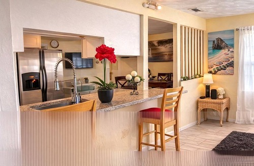 Longwood House | Peaceful Hideaway, Comfy Beds & Outdoor Space