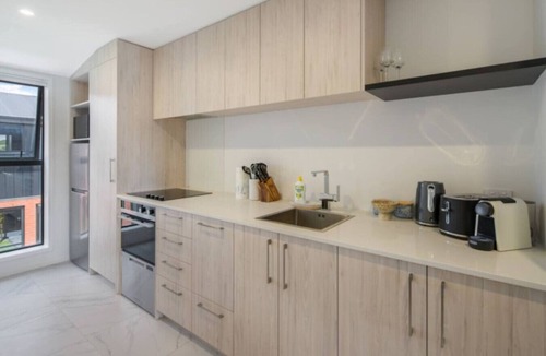 Lower Hutt Apartment | Peaceful Hideaway: Studio in Macky