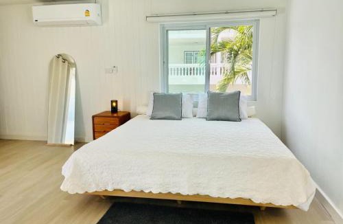 Mae Nam Hotel | Peaceful Hideaway with Stunning View Beach Access