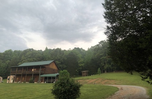 Centerville Cabin | Peaceful Hills Cabin is clean, family-friendly and quiet on 97 acres with creek.