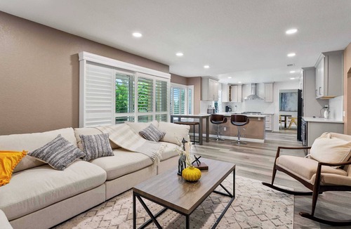 West Covina House | Peaceful Hillside 4BR Retreat｜w/Main Floor Bedroom & Backyard｜Pet-Friendly#41742
