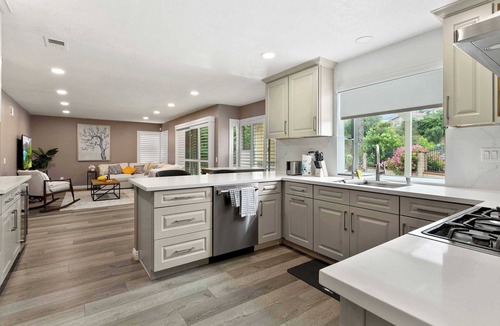 West Covina House | Peaceful Hillside 4BR Retreat｜w/Main Floor Bedroom & Backyard｜Pet-Friendly#41742