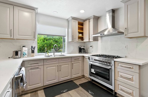 West Covina House | Peaceful Hillside 4BR Retreat｜w/Main Floor Bedroom & Backyard｜Pet-Friendly#41742