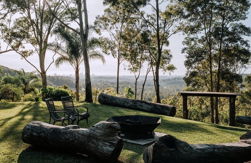 Mudgeeraba Cabin | Peaceful Hilltop Cabin with Outdoor Bathtub and Wildlife Views Near Springbrook, Mudgeeraba, Queensland