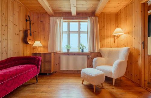 Elduvik House | Peaceful Home with Ocean Views in Elduvík