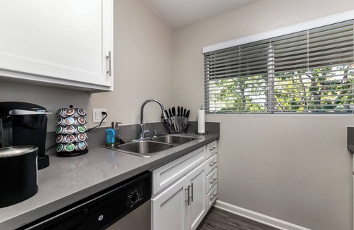 Thousand Oaks Apartment | Peaceful King Suite near FSAC & Proactive Sports w/Gym Access & 1 Gig WiFi
