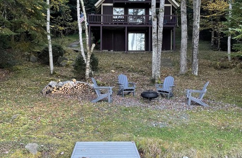 Woodsville Ski Chalet | Peaceful Lakefront Chalet