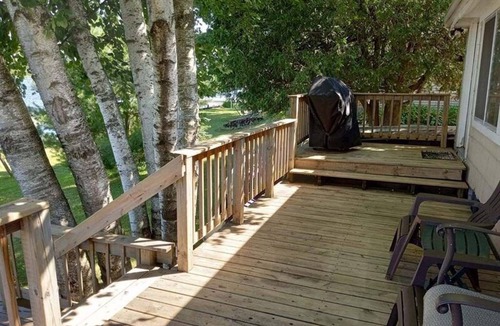 Hale Cottage | Peaceful Lakefront Cottage with kayaks, canoe, paddleboat and fishing rowboat