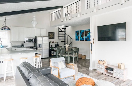 Howard House | Peaceful Lakefront Getaway with Ping Pong on Apple Valley Lake