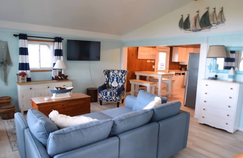 Lupton Cottage | Peaceful Lakefront Retreat Henderson Lake-AC Wifi Amazing views Near Rifle River