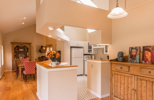 Town of Copake House | Peaceful Lakefront Retreat - Private Tennis Court - Sleeps 8