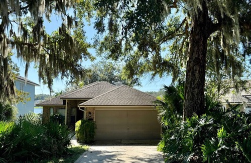 Arlington House | Peaceful Lakefront Home in Hidden Hills