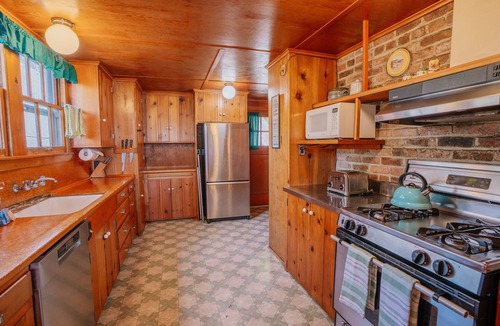 Brockway House | Peaceful Lakefront Home with Gorgeous Lakeviews and Hottub, Lake St. Lakefront by Tahoe Time VR