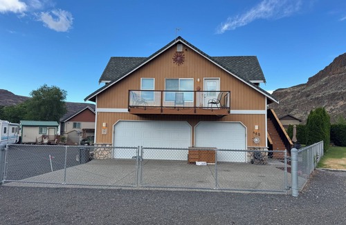 Sunland Estates Apartment | Peaceful lower studio with AC in charming Quincy sunland estates near river.