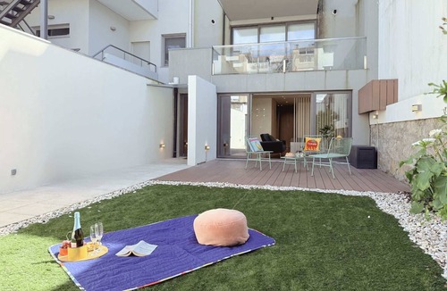 Santa Marinha Apartment | Peaceful & Luxurious Flat | Terrace by HostWise